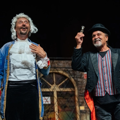 Lord Norton a sluha James (Latinák)